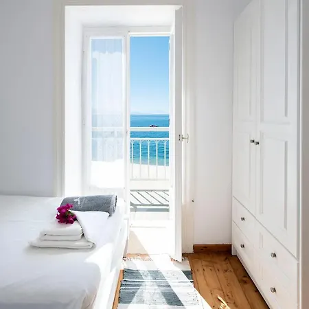 Сasa de vacaciones Beachfront Yellow House Upper Kaminaki Katávolos